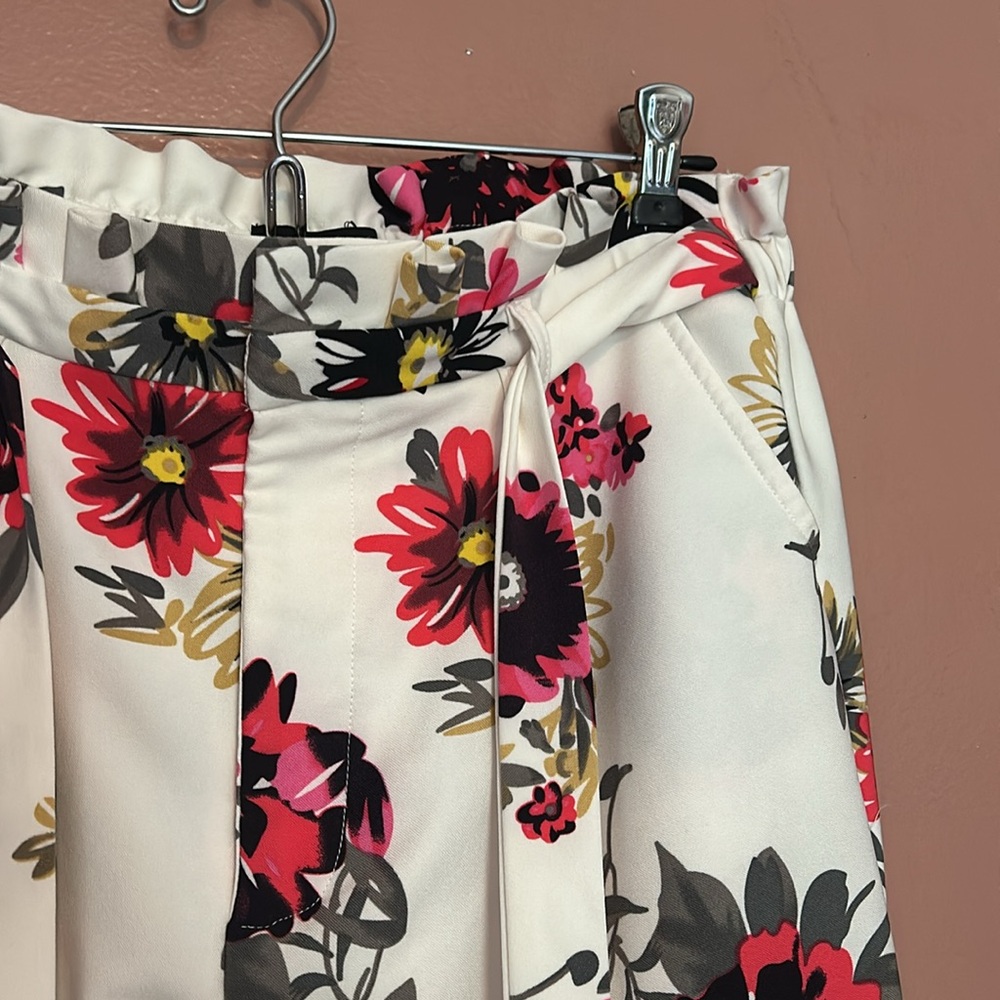 LIKE AN ANGEL FLORAL PANTS SZ L - Picture 3 of 9